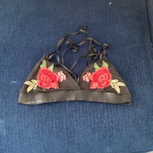 Strapy bra with embroidered flowers